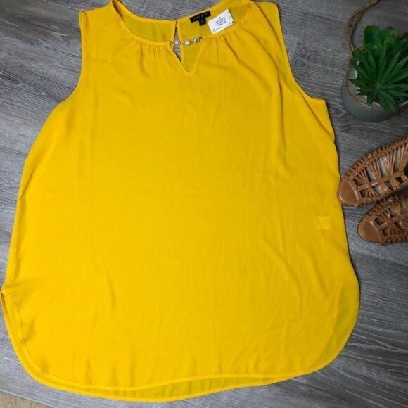Sami & Jo NWT Plus Size 2X Golden Yellow Sleeveless Blouse W/ Pearl neck Detail - Picture 2 of 7